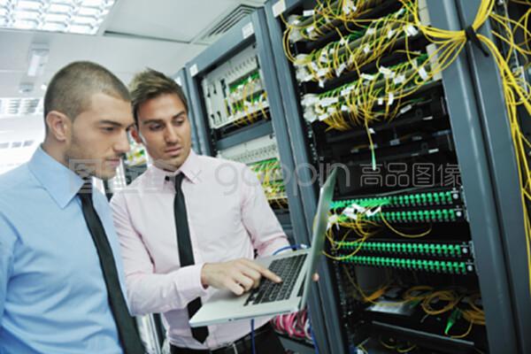 網絡服務器室里的網絡工程 構建數字化時代的基石